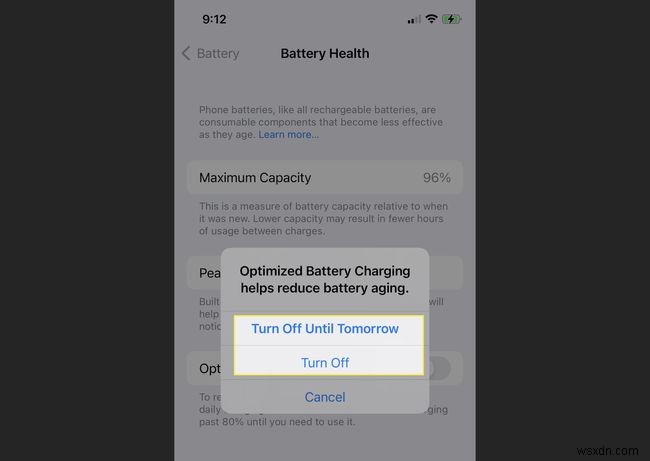 iPhone पर अनुकूलित बैटरी चार्जिंग कैसे बंद करें