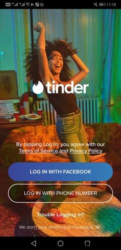 फेसबुक दोस्तों को जाने बिना Tinder कैसे उपयोग करें