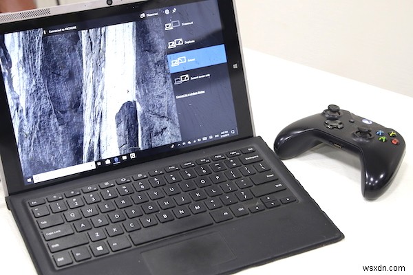 वायरलेस एडॉप्टर ऐप का उपयोग करके पीसी स्क्रीन को Xbox One पर प्रोजेक्ट कैसे करें