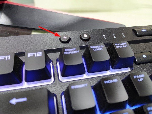 कंप्यूटर पर Keyboard Lighting चालू या बंद कैसे करें