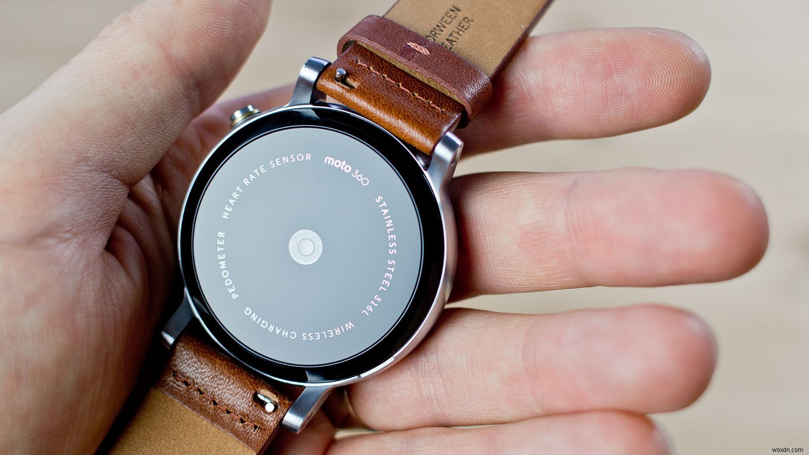 Android Wear स्मार्टवॉच को iPhone के साथ सेट अप और उपयोग कैसे करें