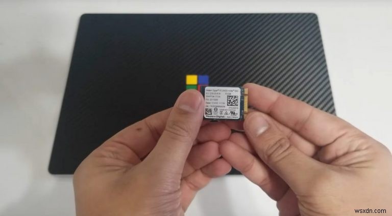 सरफेस लैपटॉप 3 में SSD अपग्रेड करना: चरण-दर-चरण मार्गदर्शिका