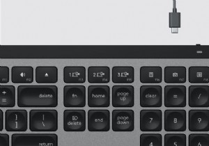 लॉजिटेक कीबोर्ड को कैसे चार्ज करें