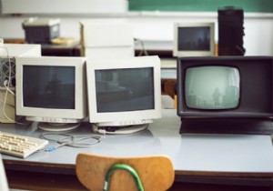 कंप्यूटर मॉनीटर को डीगॉस कैसे करें