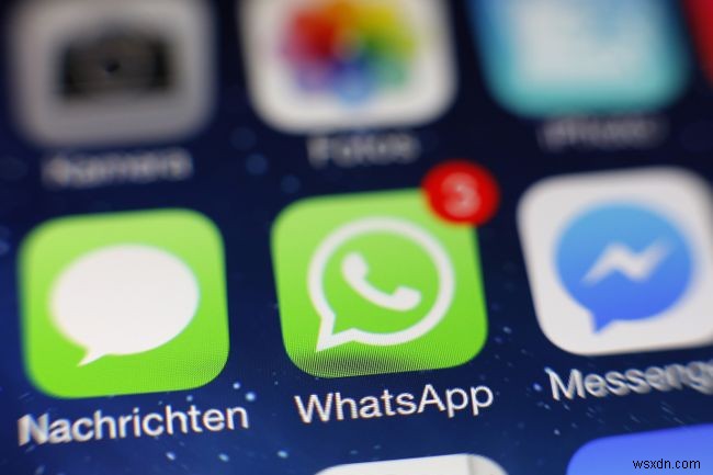 WhatsApp को Android या iPhone पर नवीनतम संस्करण में कैसे अपडेट करें