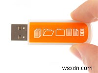 अपनी USB ड्राइव को कैसे सुरक्षित करें और इसे वायरस फैलने से कैसे रोकें