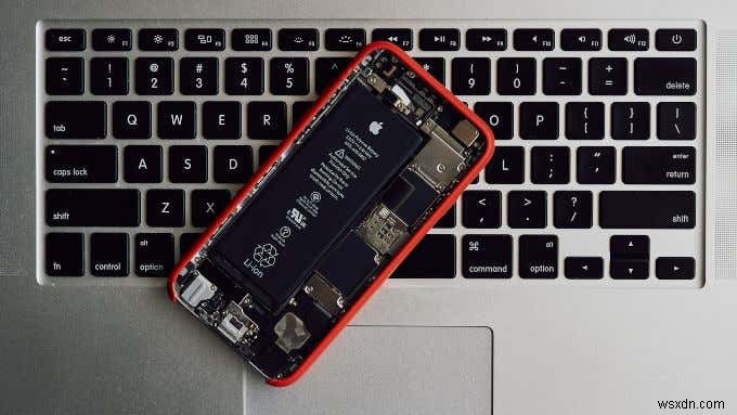 अपने डिवाइस की बैटरी लाइफ को कैसे संरक्षित और विस्तारित करें 