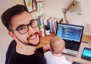 जब आप एक पूर्णकालिक नौकरी वाले माता-पिता हों तो कोड करना सीखना [देव साक्षात्कार] 