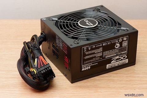 क्या मैं एक नए कंप्यूटर में अपने पुराने पीसी बिजली की आपूर्ति का पुन:उपयोग कर सकता हूं? 