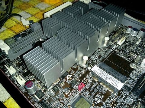 गर्मी आपके कंप्यूटर को कैसे प्रभावित करती है, और क्या आपको चिंतित होना चाहिए? 
