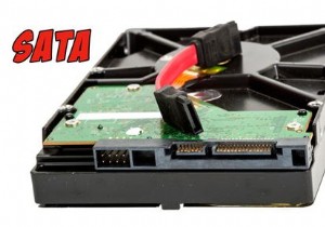 अपने कंप्यूटर को अलग किए बिना एक पुरानी हार्ड ड्राइव तक पहुंचना:यहां आपके विकल्प हैं 