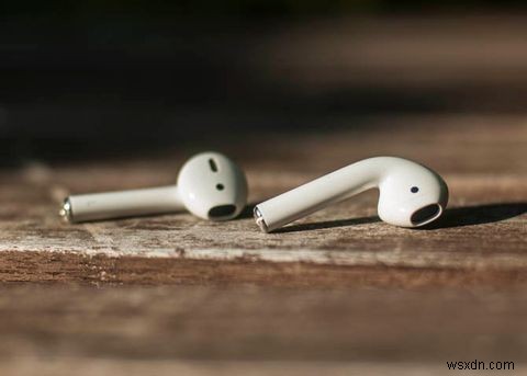 8 आम Apple AirPods समस्याएं और उन्हें कैसे ठीक करें 