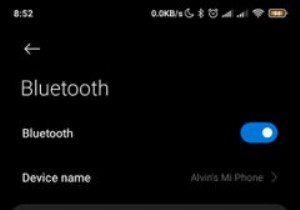 हेडफ़ोन के साथ Google Assistant का उपयोग कैसे करें