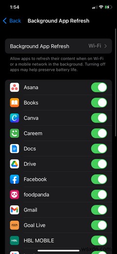 कैसे पता करें कि कौन से ऐप्स आपके iPhone या iPad की बैटरी का उपयोग कर रहे हैं और उन्हें रोकें