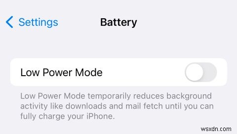 iPhone और iPad पर लो पावर मोड कैसे बंद करें