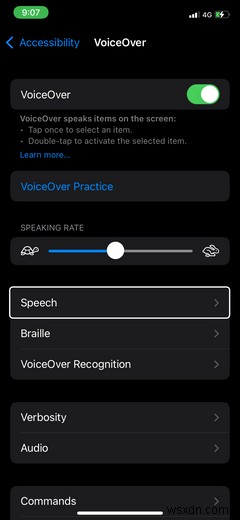 वही पुरानी VoiceOver आवाज से थक गए हैं? इन iPhone सेटिंग्स के साथ इसे अनुकूलित करें