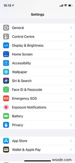 अपने iPhone या iPad पर डार्क मोड का उपयोग कैसे करें 