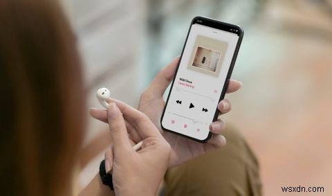 अपने AirPods को रोकने के 4 तरीके 