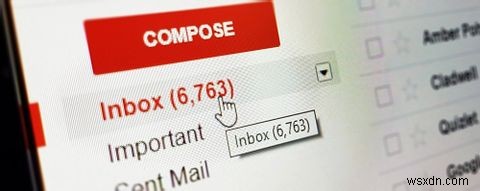 अपने ईमेल इनबॉक्स पर नियंत्रण कैसे रखें और उत्पादक बने रहें