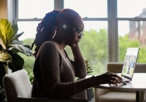 घर पर और कार्यालय में? हाइब्रिड वातावरण में सुरक्षित रूप से कैसे कार्य करें