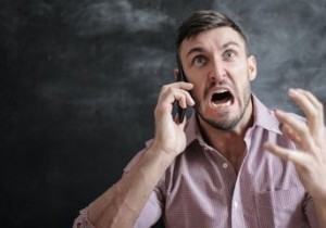 क्या मेरा फोन हैक हो गया है? यहाँ कैसे बताना है 
