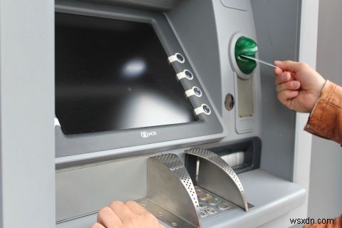 7 तरीके एक अपराधी आपके खिलाफ क्रेडिट कार्ड स्कीमर का उपयोग कर सकता है
