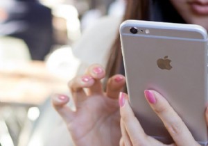 विदेश में iPhone डेटा रोमिंग शुल्क से कैसे बचें 