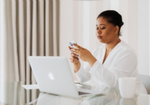 सेब का उपयोग कैसे करें नया मेरा ईमेल छिपाएं फ़ीचर 