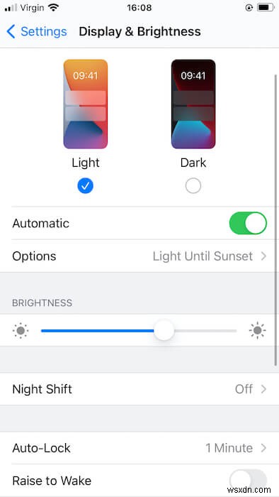 MacOS में सूर्यास्त के समय स्वचालित रूप से चलाने के लिए डार्क मोड को कैसे शेड्यूल करें 