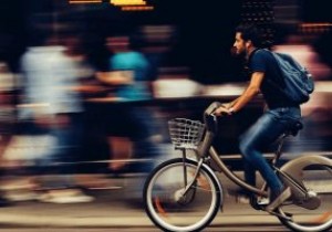 अपने Mac पर वॉलपेपर के रूप में एनिमेटेड GIF का उपयोग कैसे करें 