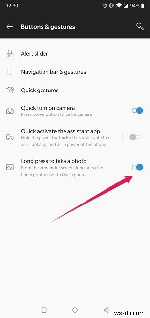 Android पर अपने रियर कैमरे से सेल्फी कैसे लें 