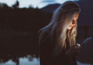 देखने के दौरान अपने फोन की स्क्रीन को बंद होने से कैसे बचाएं? 