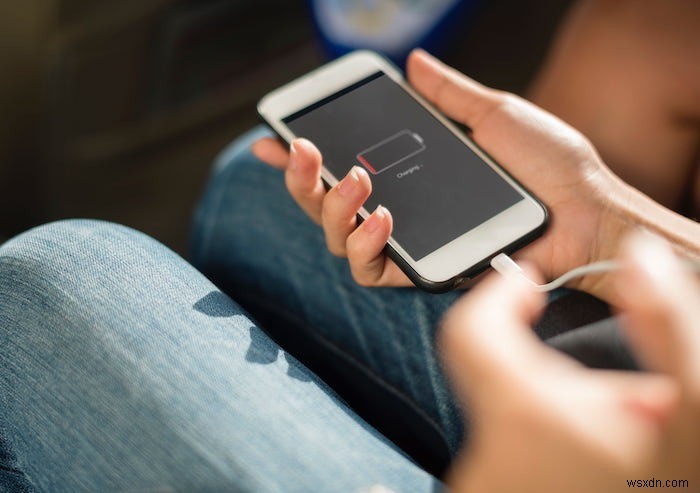 क्या आपको अपने स्मार्टफोन को रात भर चार्ज करना चाहिए? 
