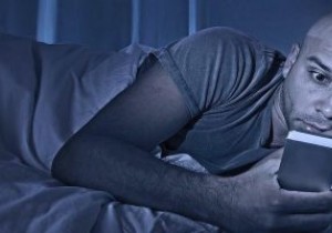 Android के लिए 5 नाइट मोड ऐप्स जो आपको रात में बेहतर पढ़ने में मदद करेंगे 