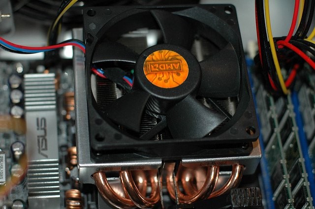 उच्च CPU तापमान को कैसे ठंडा करें 