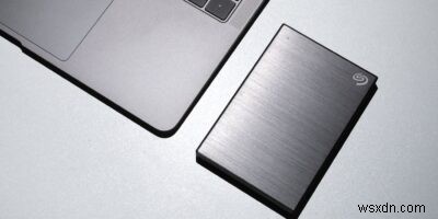 SSD बनाम HDD बनाम USB फ्लैश ड्राइव:वह सब कुछ जो आपको जानना आवश्यक है 