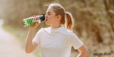 4 सर्वश्रेष्ठ स्मार्ट पानी की बोतलें आपको हाइड्रेटेड रहने में मदद करने के लिए 