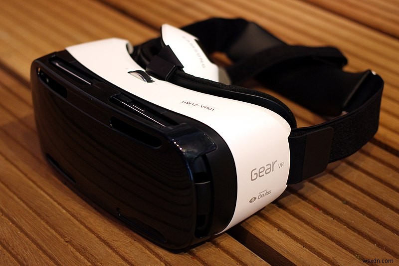VR गेम्स आज़माने के लिए 5 अच्छे, किफ़ायती वर्चुअल रियलिटी हेडसेट 
