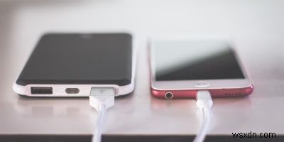 वायरलेस बनाम वायर्ड फोन चार्जिंग:कौन सा बेहतर है?