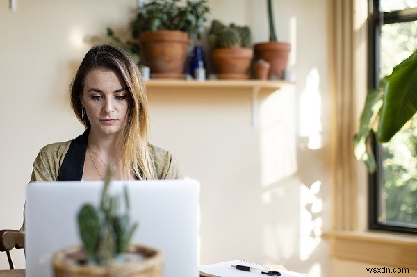 डेस्कटॉप के लिए Chrome में वीडियो के लिए लाइव कैप्शन कैसे सक्षम करें