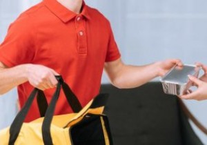 भोजन वितरण को कम कष्टप्रद बनाने के लिए Google Voice का उपयोग करें 