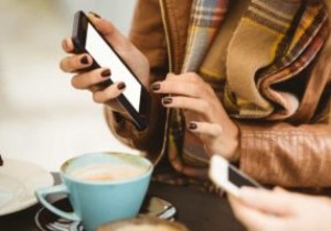 अपने Instagram मित्रों के साथ वीडियो कैसे देखें