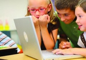 माता-पिता:अपने बच्चों को ऑनलाइन सुरक्षित रखने का तरीका जानें