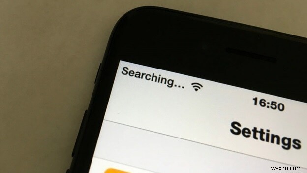 FIX:iPhone 4  खोज/कोई सेवा नहीं  दिखा रहा है 