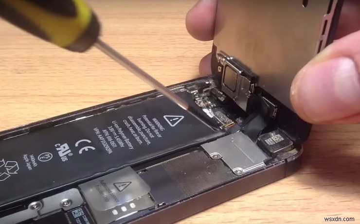 iPhone 5/5s/5c चार्जिंग पोर्ट या डॉक कनेक्टर बदलें