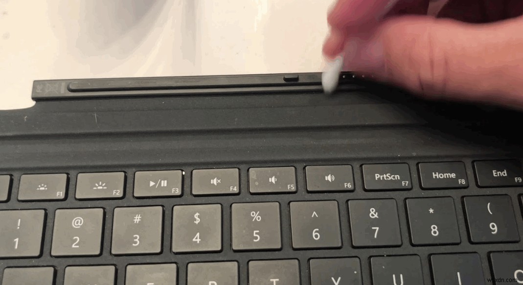 फिक्स:सरफेस प्रो 4 कीबोर्ड काम नहीं कर रहा है 