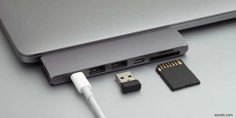 USB-C हब बनाम डॉकिंग स्टेशन:कौन सा मैकबुक प्रो उपयोगकर्ताओं के लिए बेहतर है?