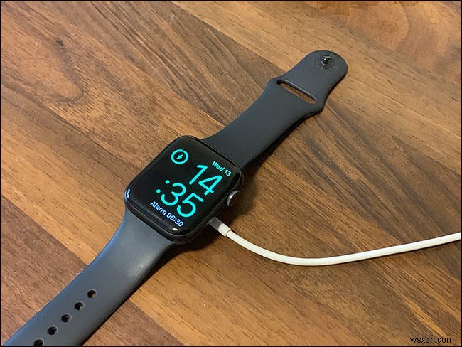 Apple Watch Series 7 चार्ज नहीं हो रही है? ये सुधार आज़माएं