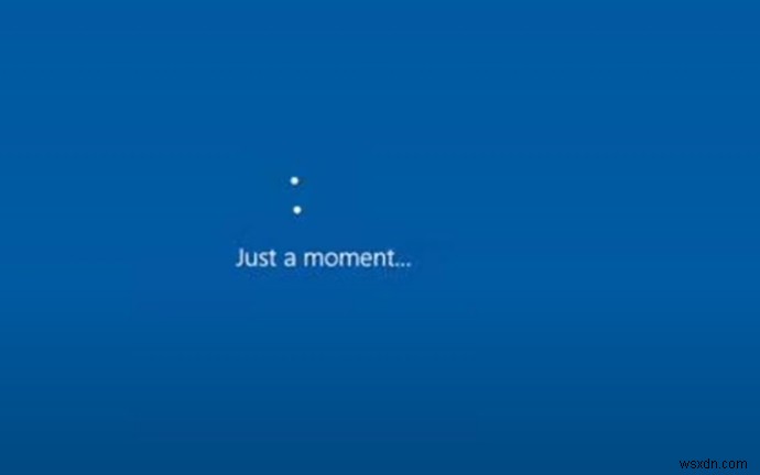Windows 10 बस एक पल में अटक गया