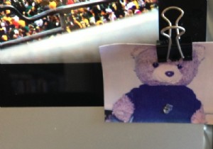 अपने Mac के बेज़ल को चुंबकीय संदेश बोर्ड में बदलें